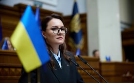 Renuncia primera ministra de Ucrania; Zelensky ordena remodelación de su gobierno