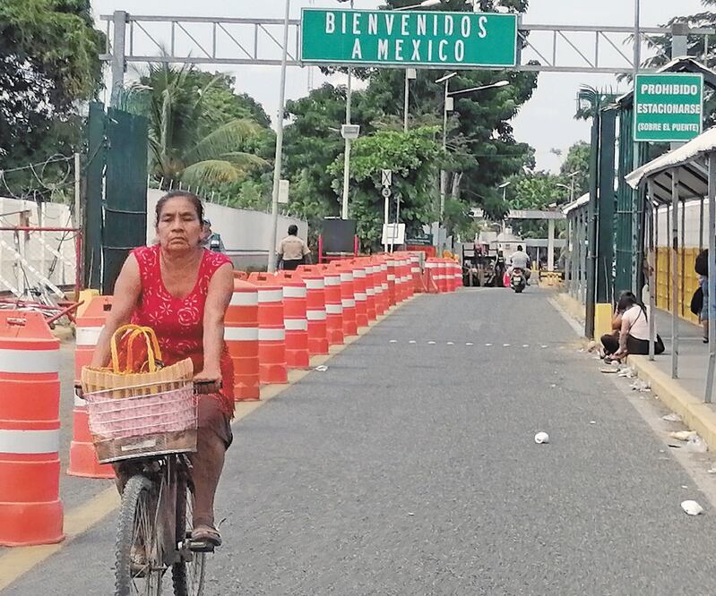 La normalización de actividades en las fronteras permitió que comerciantes volvieran a su trabajo y se reanudara la atención a migrantes. Foto: MA. DE JESÚS PETERS. EL UNIVERSAL