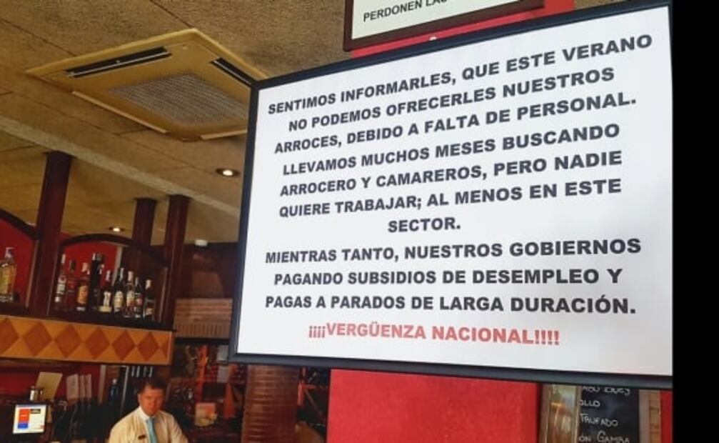 “Vergüenza nacional”: Polémico cartel de dueño de restaurante causa indignación en España