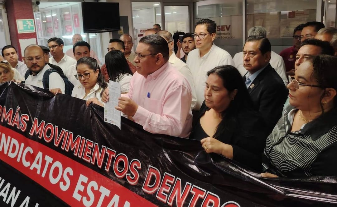 Sindicatos protestan por cambios en la secretaría de Educación de Veracruz; acusan retrasos en trámites.
Foto: Especial.