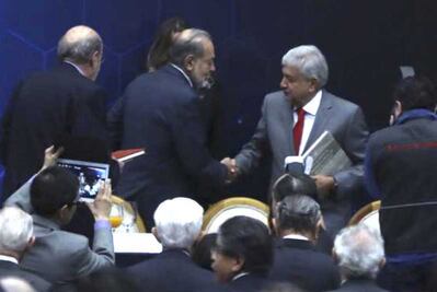 AMLO y Slim se encuentran durante desayuno con ingenieros