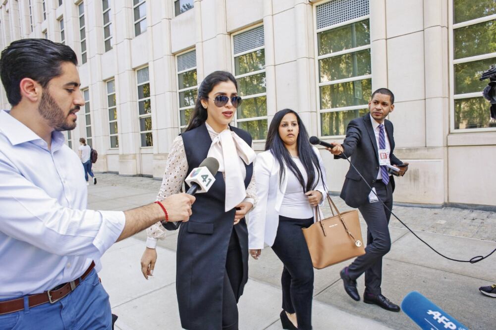 La esposa de El Chapo, Emma Coronel, asistió a la audiencia de este martes sin la compañía de sus hijas. (EFE)
