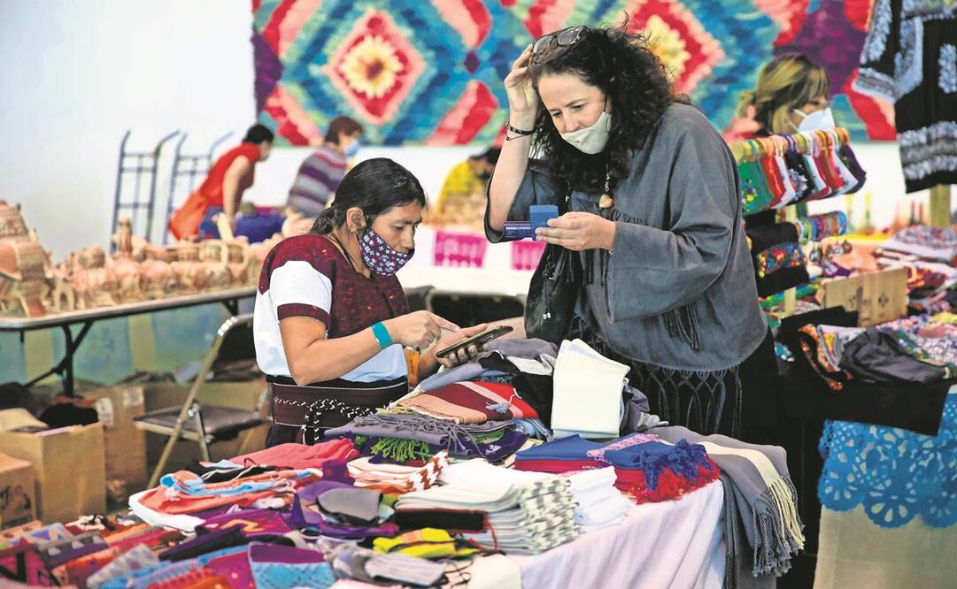Imagen de la feria de artesanías en el Centro Cultural Los Pinos, en noviembre pasado, lo que para los especialistas no es suficiente ante la disminución de financiamiento al sector en los últimos años. Foto: Archivo/ EL UNIVERSAL.