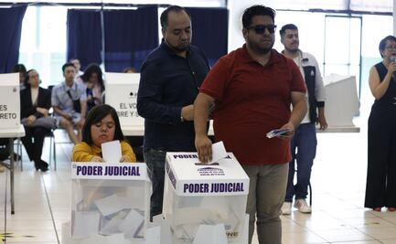 Funcionarios del IECM e INE dan demostración sobre cómo votar en elección judicial en CDMX; personas tardarían hasta 12 minutos en hacerlo