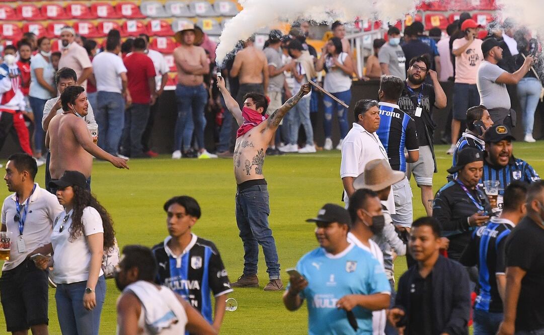 Hubo muchos aficionados heridos. 