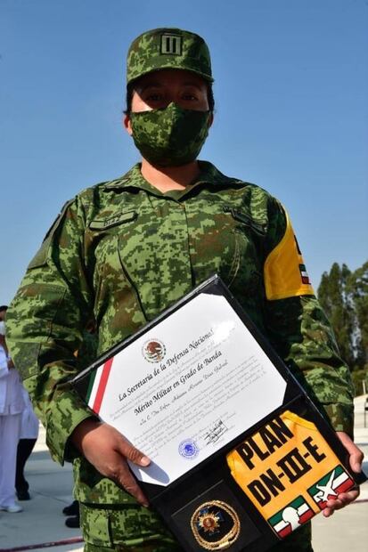 AMLO entrega ascensos post mortem a 9 militares fallecidos por Covid-19