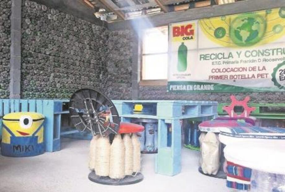 #OrgulloMexicano. Construyen aula de plástico