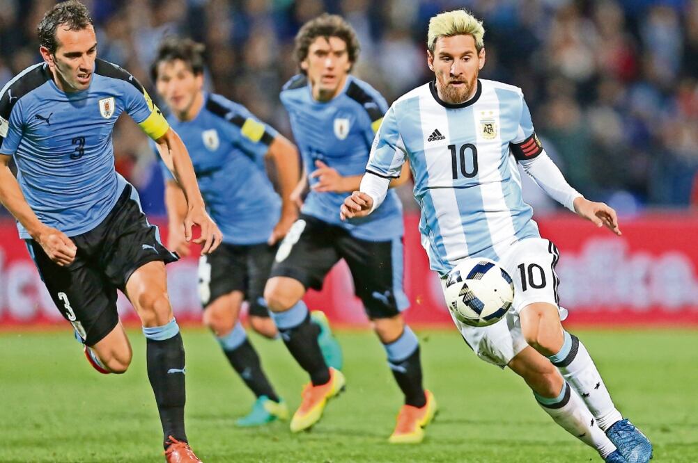 Lionel Messi volvió loca a la Garra Charrúa en su regreso (NICOLÁS AGUILERA. EFE)