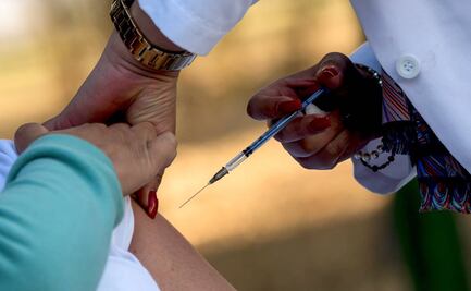 Rechazan que personal administrativo de hospital del Edomex haya recibido vacuna