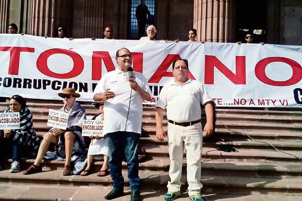 Protesta en contra de Benavides Pintos. Se le acusa de adquirir 200 mil cobijas 144 pesos, cuando su valor en el mercado sería de entre 51 y 54 pesos (ARCHIVO EL UNIVERSAL)