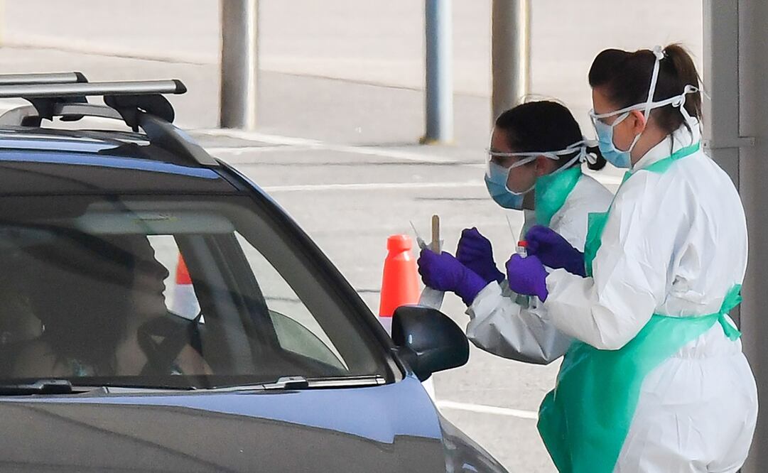 Se han aplicado test para detectar el virus a un total de 327 mil 608 personas (Foto: AFP)