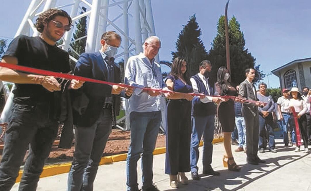 La caída de la estructura dejó dos personas muertas.