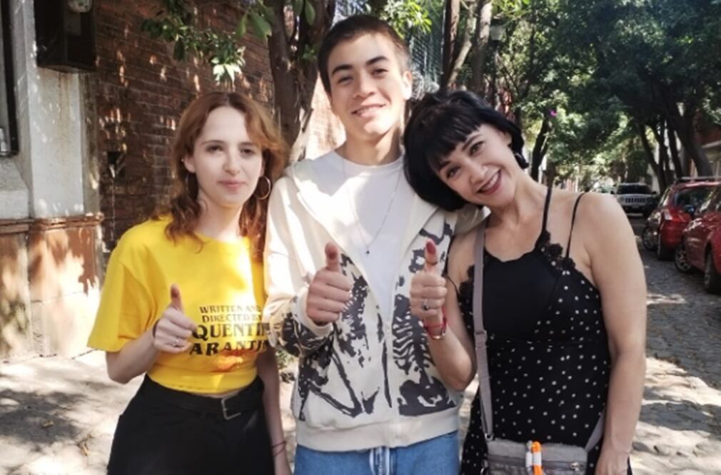 Susana Zabaleta y su hija Elisabetha y Matías Gruener votan este domingo 2 de junio.
Foto: Jorge Emilio Sánchez / EL UNIVERSAL