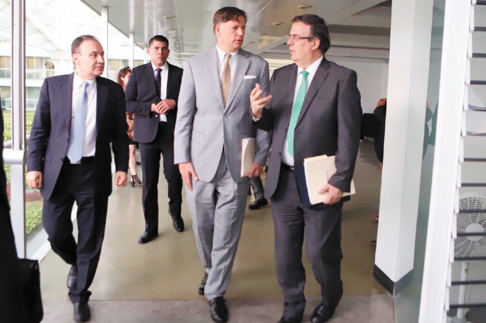 Alfredo Durazo, titular de la SSPC; Christopher Landau, embajador de EU en México, y el canciller Marcelo Ebrard sostuvieron ayer una reunión sobre seguridad. Foto: ESPECIAL