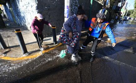 Cortan suministro de agua en 5 colonias de Azcapotzalco por reparación de fuga; hay cinco viviendas afectadas