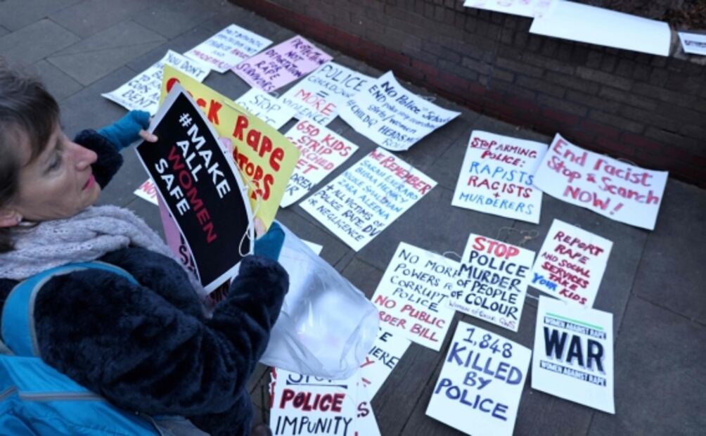 Sentencian a policía londinense por cometer decenas de violaciones durante casi 20 años