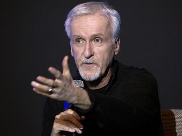 TikTok exhibe insulto de James Cameron a fans tras abucheos por negarse a firmar autógrafos