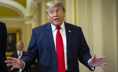Trump firma decreto para cambiar el nombre del lago de Ontario a "lago de América"; "sólo nos falta un océano", dice