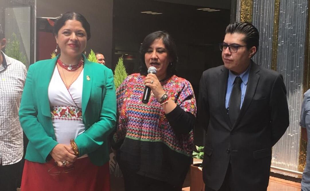 Alejandra Frausto, titular de Cultura y la secretaria de la Función Pública, Irma Eréndira Sandoval. Foto: Pedro Villa y Caña