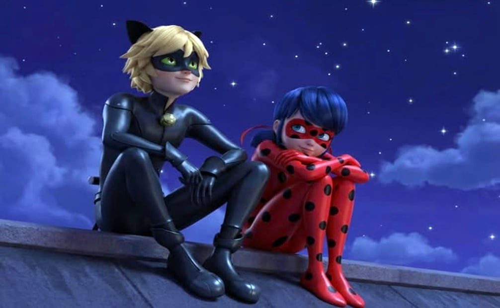 "Miraculous" es una producción francesa que reúne todos los elementos de las magical girls: la heroína, el objeto, la mascota y el interés amoroso. Pinterest.