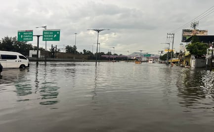 Lluvias dejan encharcamientos y daños en vialidades de Iztapalapa y Coyoacán; vehículos se ven afectados