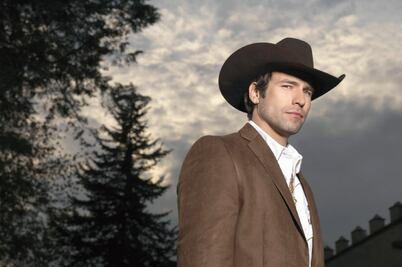 Rafael Amaya planta a la producción