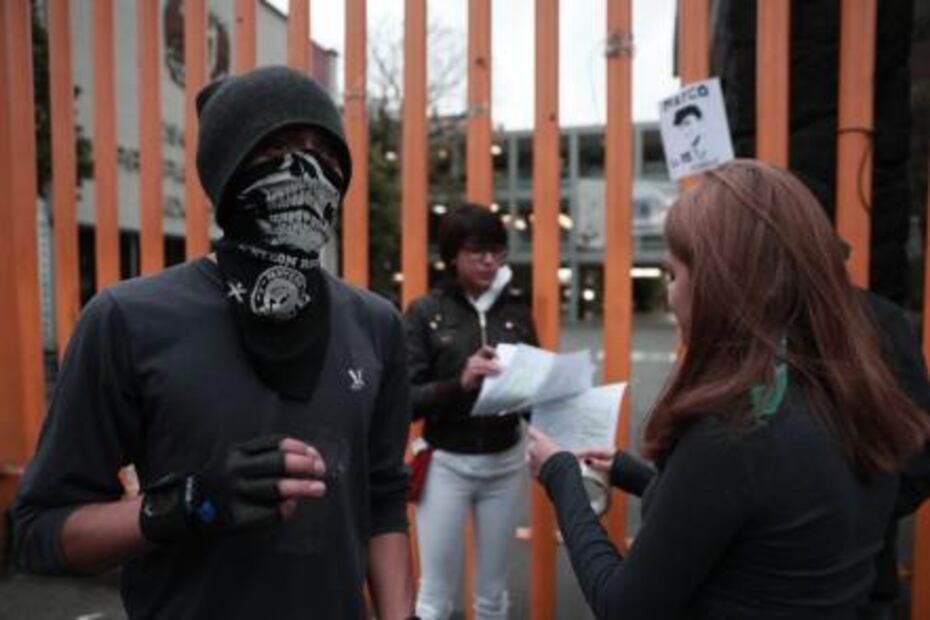 Inician paro de 24 horas en Prepa 8 por caso de Marco Antonio Sánchez Flores