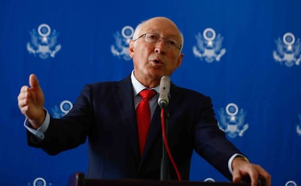 Embajador de EU en México, Ken Salazar, critica leyes migratorias; llama a migración segura 