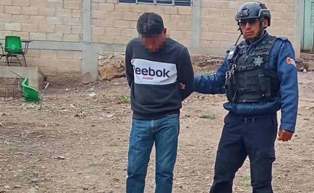 Detienen a maestro por intentar besar a alumna de una escuela primaria en Comitán, Chiapas; "en 48 horas se ejercerá acción penal": Fiscalía.
Foto: Especial.