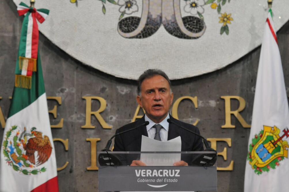 Yunes Linares confió en que su sucesor continúe las demandas de justicia para el pueblo veracruzano, sin embargo, dijo sentirse preocupado por señalamientos de que “Duarte es un chivo expiatorio”. Foto: Miguel Carmona / EL UNIVERSAL