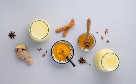 Prepara un latte con cúrcuma 