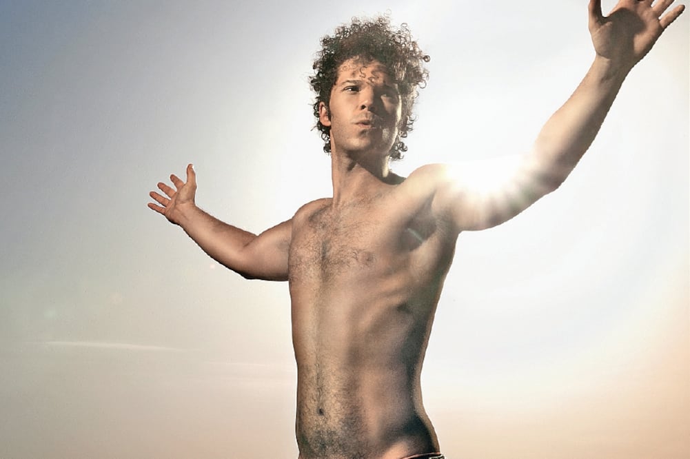 El músico mezcla géneros que van del fandango a la cumbia (CORTESÍA)