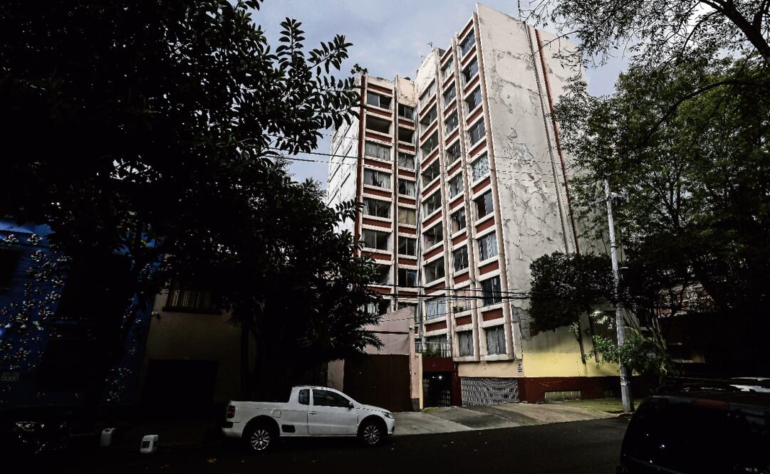 Vecinos ya tienen una sentencia firme del juez Octavo de Distrito en Materia Administrativa en la Ciudad de México, la cual señala que el edificio presenta un alto riesgo de colapso, afirmó María de los Ángeles Moreno. Foto: Gabriel Pano / EL UNIVERSAL