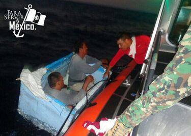 Rescata Marina a dos que naufragaban en una hielera