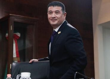 Presidente del INAI de viaje, en medio de polémica por filtración de números celulares