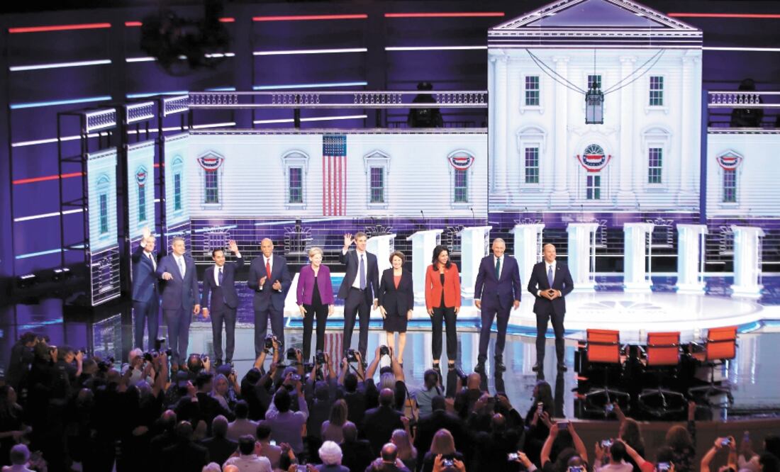El primer debate de los precandidatos demócratas se realizó ayer en el Adrienne Arsht Center de la ciudad de Miami, Florida. Foto: JOE RAEDLE. AFP