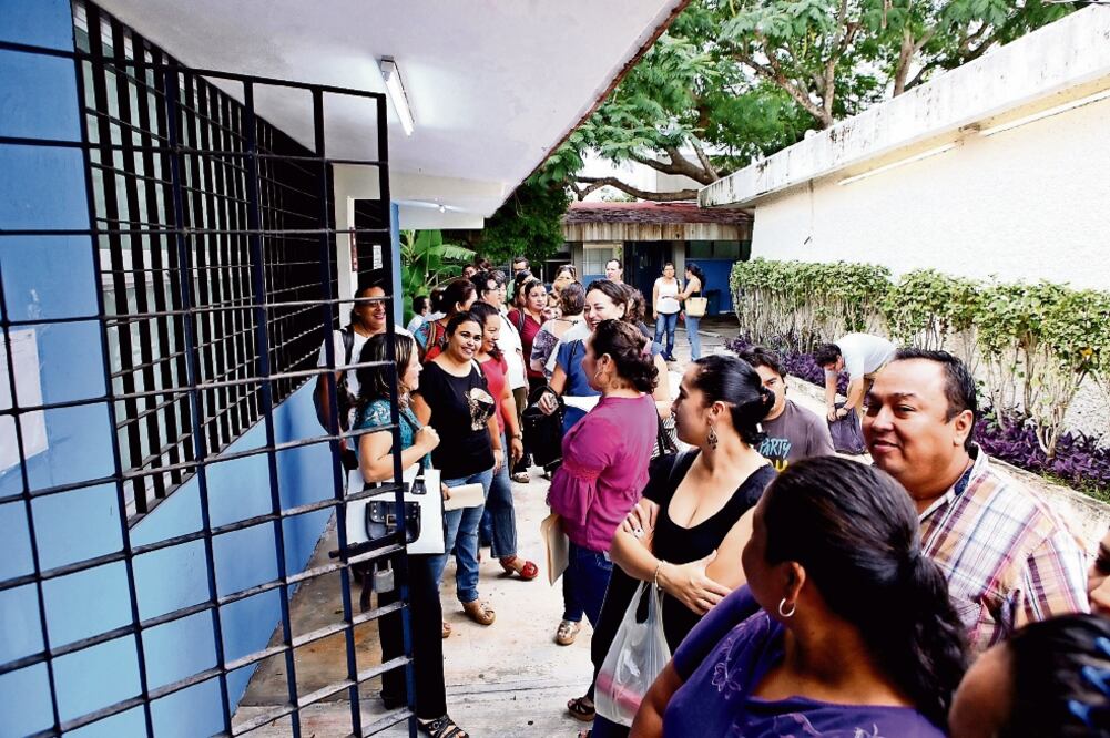 Los profesores aseguran que no dispusieron del tiempo suficiente para contestar todas las preguntas del examen (LORENZO HERNÁNDEZ. EL UNIVERSAL)