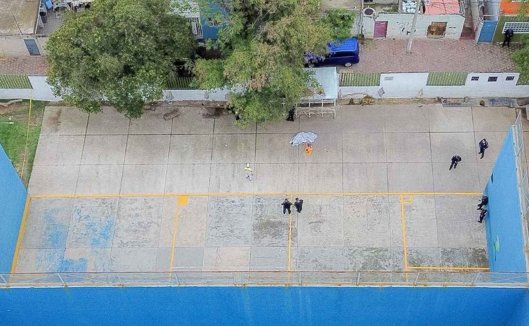 De acuerdo con los primeros reportes, la víctima recibió seis impactos de arma de fuego y quedó tendida sobre la cinta asfáltica. | Foto: Osmar Alvarado | El Universal.