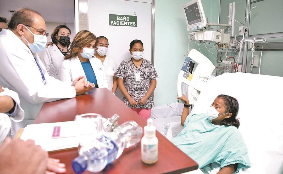 Personal y directivos del IMSS del Centro Médico Nacional La Raza conocieron los casos y la evolución de los cinco pacientes que recibieron el trasplante de hígado. Foto: ESPECIAL