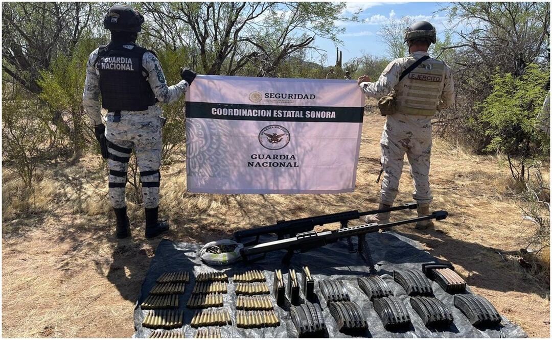 Elementos de la Guardia Nacional y del Ejército avistaron un grupo de personas con chalecos tácticos y armas largas en Sonoyta, quienes, al notar su presencia, emprendieron la huida en diferentes direcciones. Foto: Guardia Nacional
