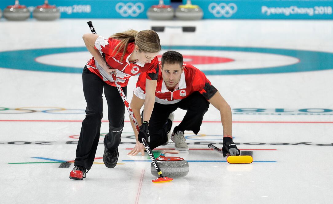 AP. Kaitlyn Lawes y John Morris en las semifinales de Curling Mixto de los JO de Invierno en Pyeongchang