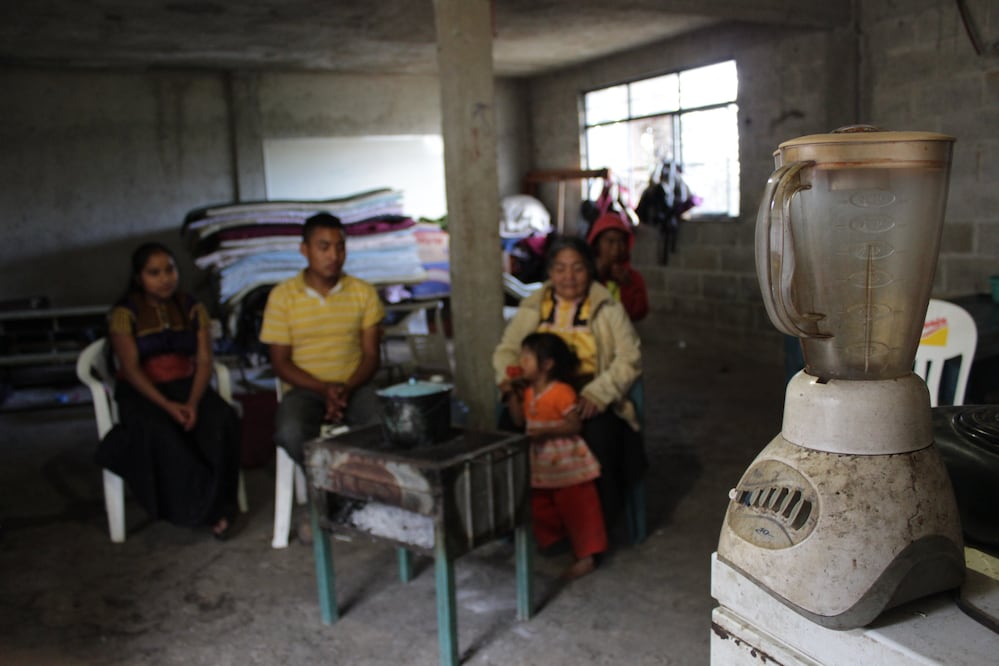 Las familias deben abandonar sus casas, bienes y animales para salvar sus vidas (Pepe Camas)