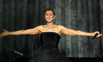 Céline Dion rompe en llanto durante su regreso a los escenarios en París: "Son lágrimas de alegría" 