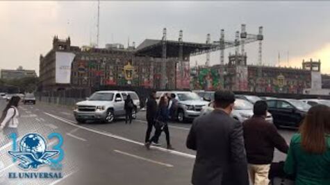 Diputados y senadores se estacionan en doble fila frente a Palacio Nacional