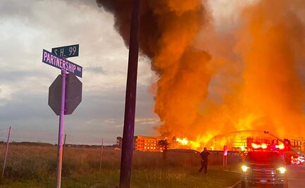 Reportan incendio en un complejo de apartamentos en Texas