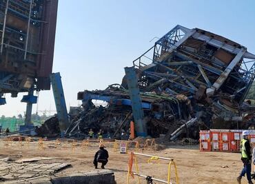 Desplome de torre durante demolición de planta termoeléctrica en Corea del Sur deja un muerto y 6 atrapados