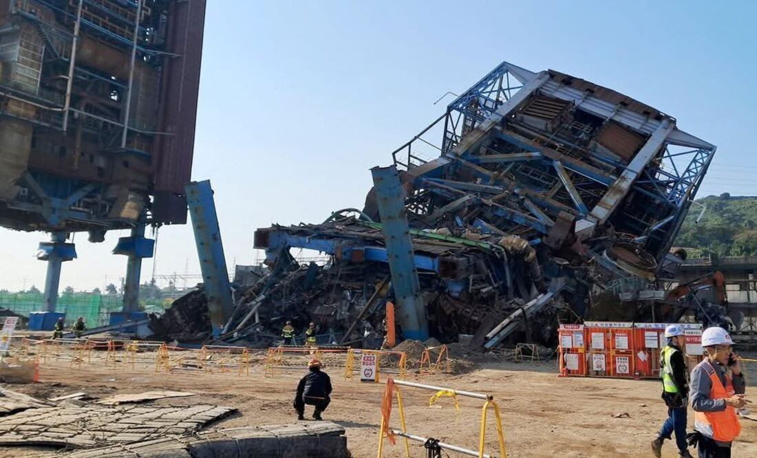Torre de 60 metros de altura se desploma durante trabajos de demolición en Corea del Sur (06/11/2025). Foto: @ShanghaiEye