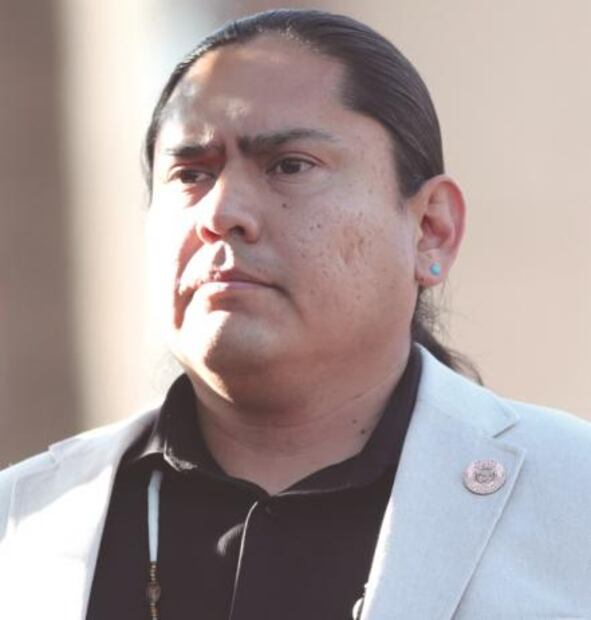 El Foco. ¿Qué celebra? Que ganó AMLO... ¡a bailar Tiburón, tiburón!