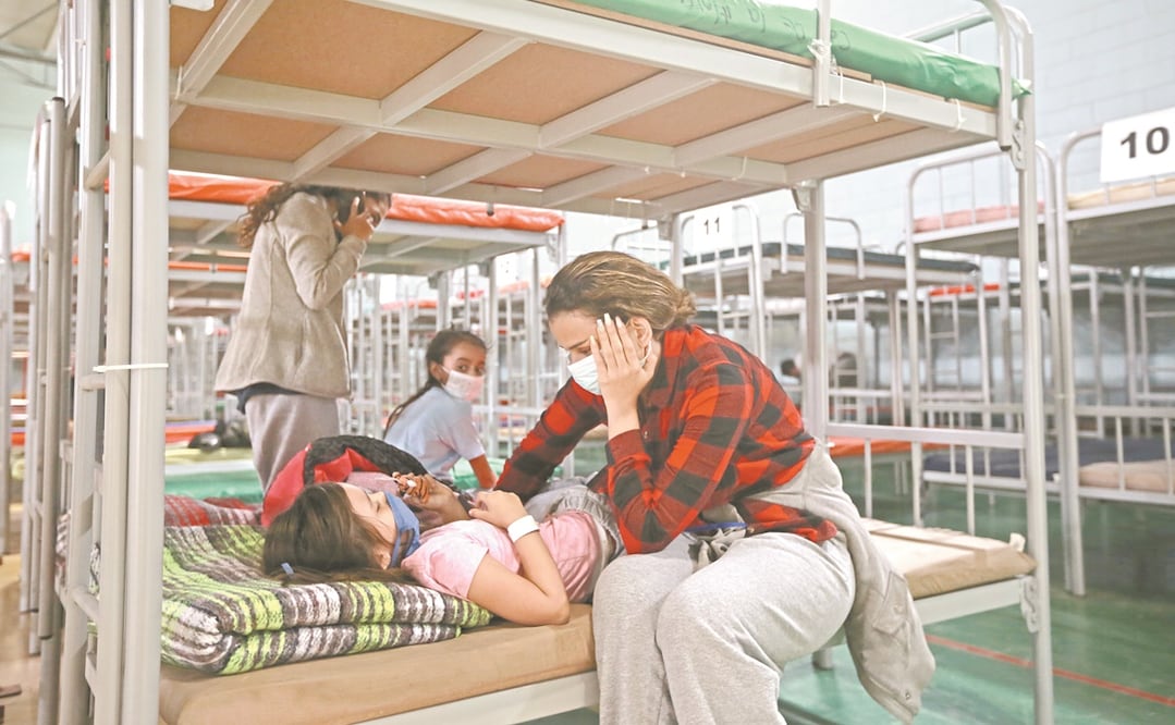 Julia y su hija están en un albergue de Ciudad Juárez, tras haber cruzado a Estados Unidos y ser regresadas. Fotos: Christian Torres/ El Universal.