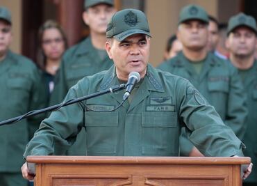 ¿Quién es Vladimir Padrino, "el verdadero hombre fuerte" en Venezuela?